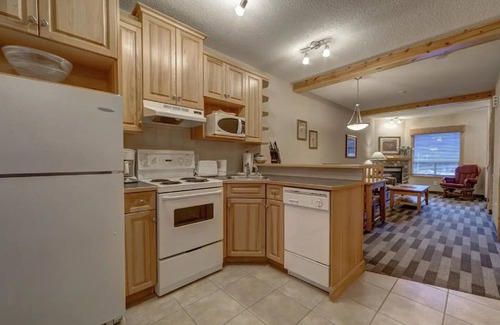 Harvie Heights House | 2 BR townhouse | Close to Banff | Private entrance