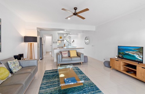 Noosaville Apartment | 2 Brm Waterfront Apartment