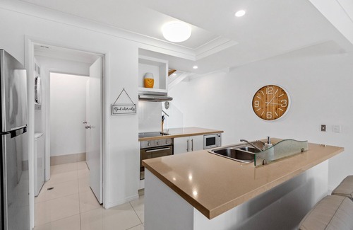 Noosaville Apartment | 2 Brm Waterfront Apartment