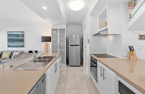 Noosaville Apartment | 2 Brm Waterfront Apartment