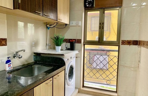Pali Hill Apartment | 2 BRs, Quiet Bandra location, 3 balconies, Wifi