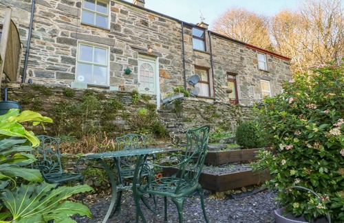 Prenteg Cottage | 2 BRYN EGLWYS, family friendly, character holiday cottage in Prenteg