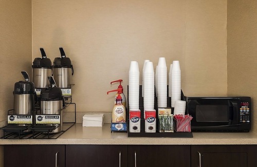 Woburn Hotel | 2 Budget-Friendly Units! Pets Allowed, Just Minutes From The Ottawa River!