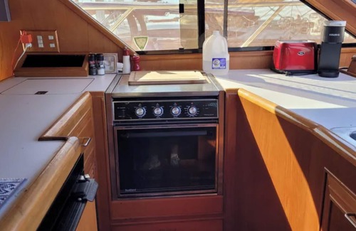 Bay Harbor Boat Rental | 2 Cabin Classic Yacht in Petoskey's Bay Harbor