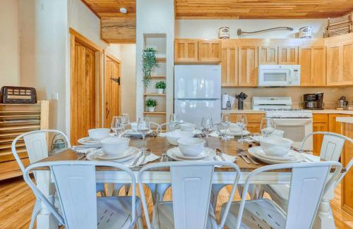 Anacortes House | 2-Cabin Ranch Retreat Near Lake Trails Sleeps 15