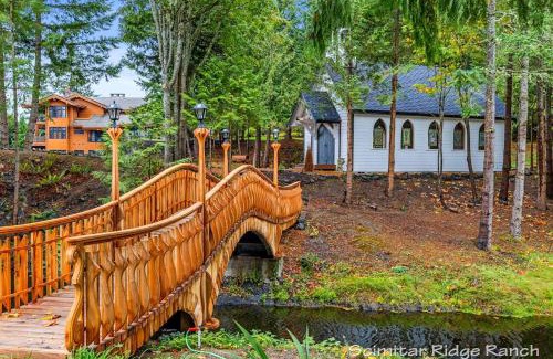 Anacortes House | 2-Cabin Ranch Retreat Near Lake Trails Sleeps 15