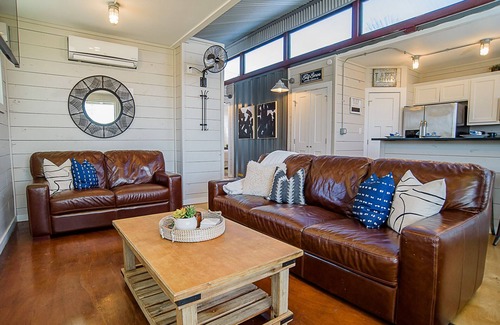 McQueeney Cabin | 2 Cabins-3 Acre Waterfront Property-10 Min to New Braunfels