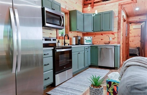 Rogers Cabin | 2 Cabins- Hot Tubs | Dogs OK | Hiking | Climbing