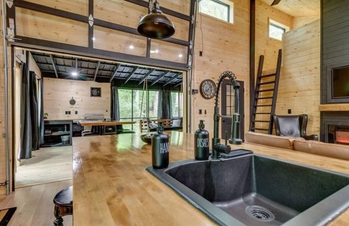 Rocky Grove Cabin | 2 Cabins side by side - Sleeps 9, Perfect for 2