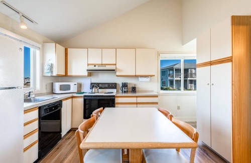 West Yarmouth Apartment | 2 Cape Codder for 4, Green Harbor Resort, Mini Golf, Beach Access