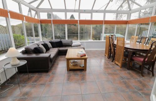 Belleek House | 2 Carlton Cottage
