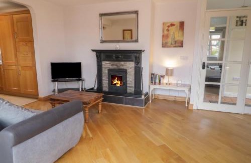 Belleek House | 2 Carlton Cottage