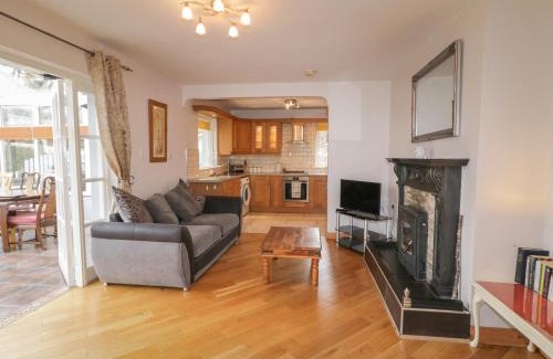 Belleek House | 2 Carlton Cottage