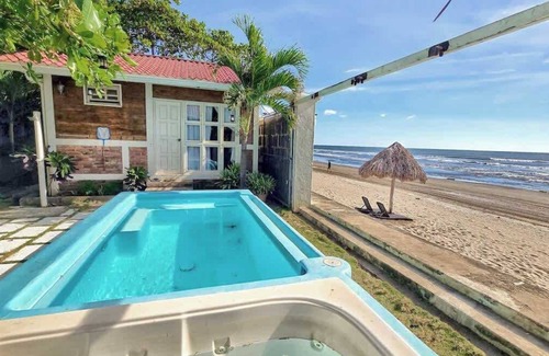 Pochomil Cabin | 2 Casitas for 8 guests on Beach Front w Pool & AC