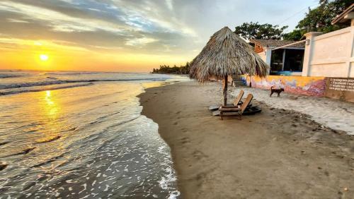 Pochomil House | 2 Casitas for 8 guests on Beach Front w Pool & AC