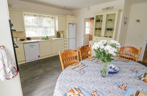 Dromahair Cottage | 2 CASTLE COVE, pet friendly in Dromahair, County Leitrim