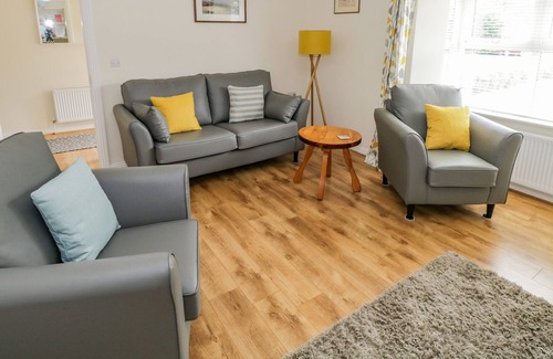 Dromahair Cottage | 2 CASTLE COVE, pet friendly in Dromahair, County Leitrim