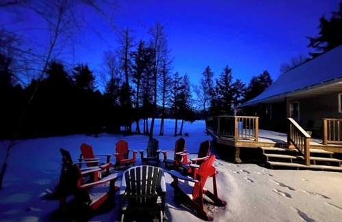 South River Cottage | 2 Chalets-Hot Tub, sleeps 10, private sandy beach!