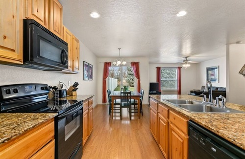Meridian House | 2 Charming Homes | Private yards | Sleeps 16!