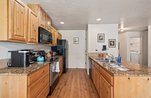 Meridian House | 2 Charming Homes | Private yards | Sleeps 16!