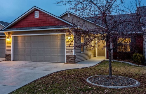 Meridian House | 2 Charming Homes | Private yards | Sleeps 16!