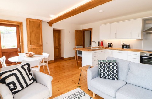 Pateley Bridge Cottage | 2 CHEWS COTTAGE, family friendly, with a garden in Pateley Bridge