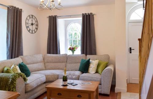 Boncath House | 2 Cilwendeg Lodge