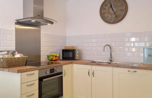 Boncath House | 2 Cilwendeg Lodge