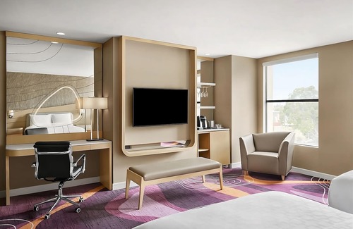 Pasadena Hotel | 2 Classic Units, Pool, Pets Are Allowed, Close to Pasadena Convention Center!