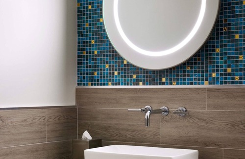 Pasadena Hotel | 2 Classic Units, Pool, Pets Are Allowed, Close to Pasadena Convention Center!