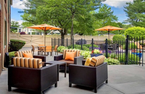 Woburn House | 2 Classy Units! FREE Parking, Pets Allowed, Close to USS Constitution Museum!