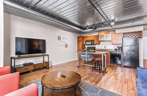 Old West Side Apartment | 2 Combined Apartments near Kerrytown Concert House