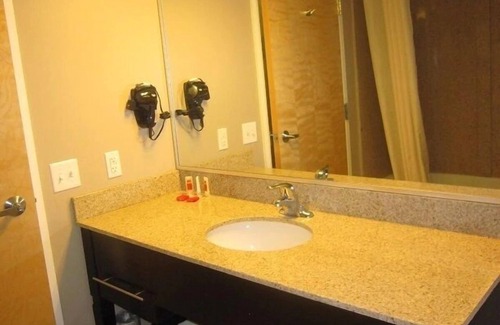 Monmouth Junction House | 2 Comfortable Units, Free Breakfast, Close to Major Malls & Movie Theaters!