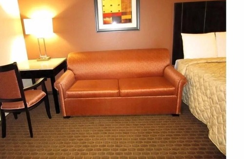 Monmouth Junction House | 2 Comfortable Units, Free Breakfast, Close to Major Malls & Movie Theaters!