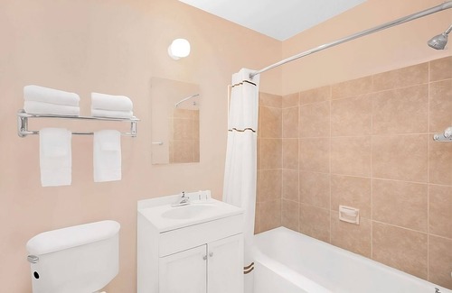 Pecos Hotel | 2 Comfortable Lodgings in Historic Pecos! Free Parking, Pool, Pets are Welcome!