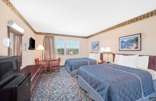 Pecos Hotel | 2 Comfortable Lodgings in Historic Pecos! Free Parking, Pool, Pets are Welcome!