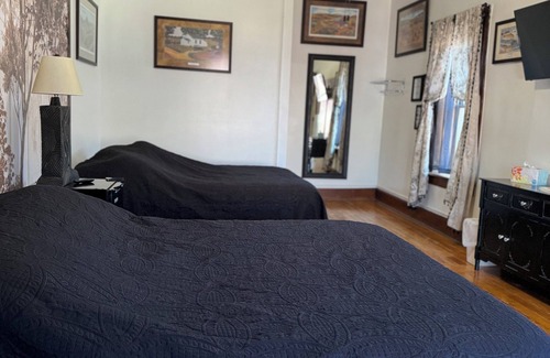 Blanchardville Hotel | 2 Comfortable Queen Beds, Hot Shower & an affordable price!