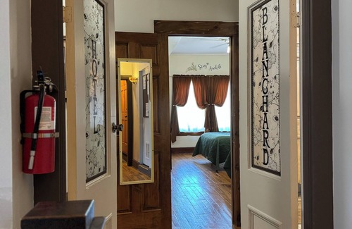 Blanchardville Hotel | 2 Comfortable Queen Beds, Hot Shower & an affordable price!