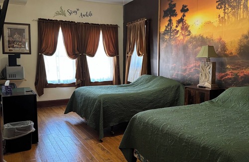 Blanchardville Hotel | 2 Comfortable Queen Beds & Hot Shower at an affordable price.