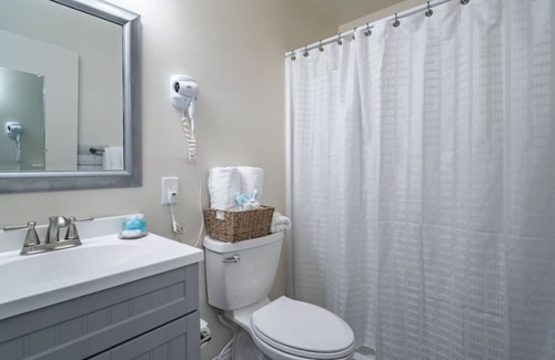 Rehoboth Beach Hotel | 2 Comfortable Rooms at Ocean Glass Inn | w/Free Breakfast and Parking