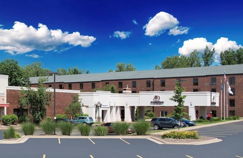 Grand Rapids House | 2 Comfortable Rooms w/Family Amenities, Pool Access & Free Airport Shuttle