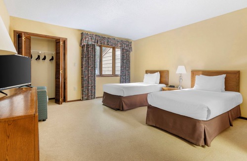 Sapphire Resort | 2 Comfortable Units Close to Ski Sapphire Valley! Pool, Gym, Free Parking