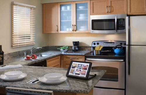 Houston House | 2 Comfortable Units! FREE Breakfast & Parking, Pool, Close to Rocket Park!
