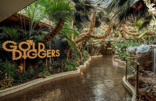 Laughlin House | 2 Comfortable Units, Outdoor Pool, Pets Allowed, Near Ken Fovargue Park!