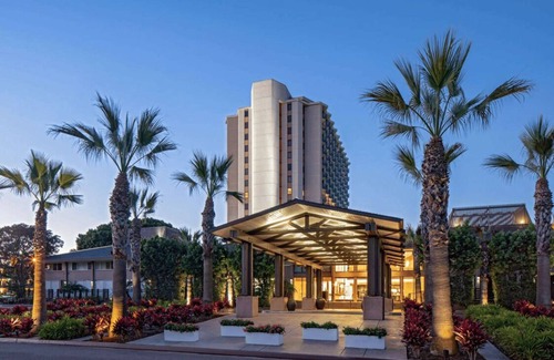 San Diego Hotel | 2 Connecting Suites at a 4⭐️ Hotel