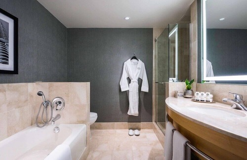 Rush and Division House | 2 Connecting Suites at a 4.5⭐️ Hotel