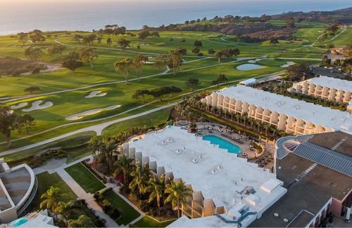 Torrey Pines Hotel | 2 Connecting Suites at a 4⭐️ Hotel