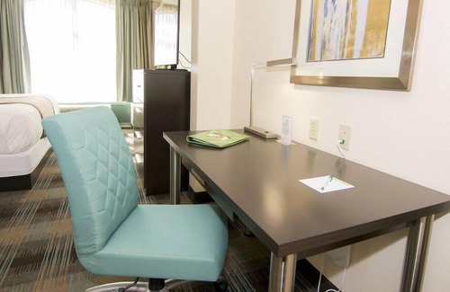 Airport North Hotel | 2 Connecting Suites at a Hotel