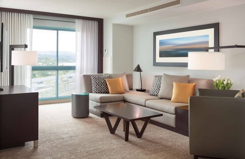 Burlingame House | 2 Connecting Suites at a 4⭐️ Hotel