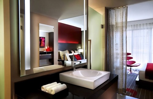 Gaslamp Quarter Hotel | 2 Convenient Units! Bike Rental, Parking Onsite! Minutes to San Diego Airport!